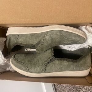 Skechers Memory Foam Slip-On “Madison Ave-Plushed” Olive Size 6